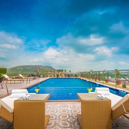 Clarion Inn Jaipur Kukas Exterior foto