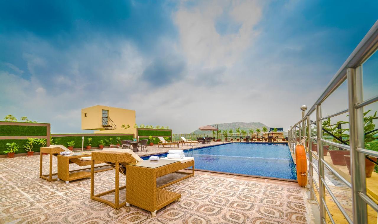 Clarion Inn Jaipur Kukas Exterior foto
