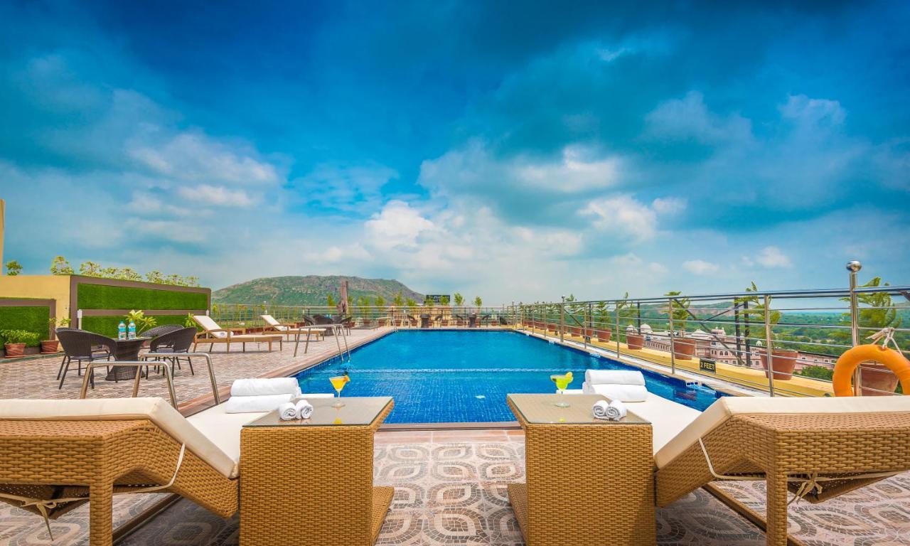 Clarion Inn Jaipur Kukas Exterior foto