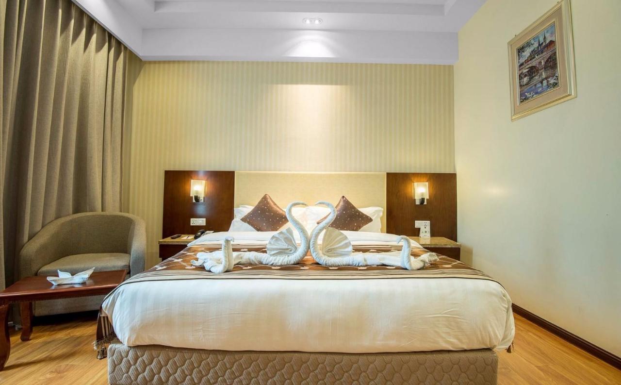 Clarion Inn Jaipur Kukas Exterior foto