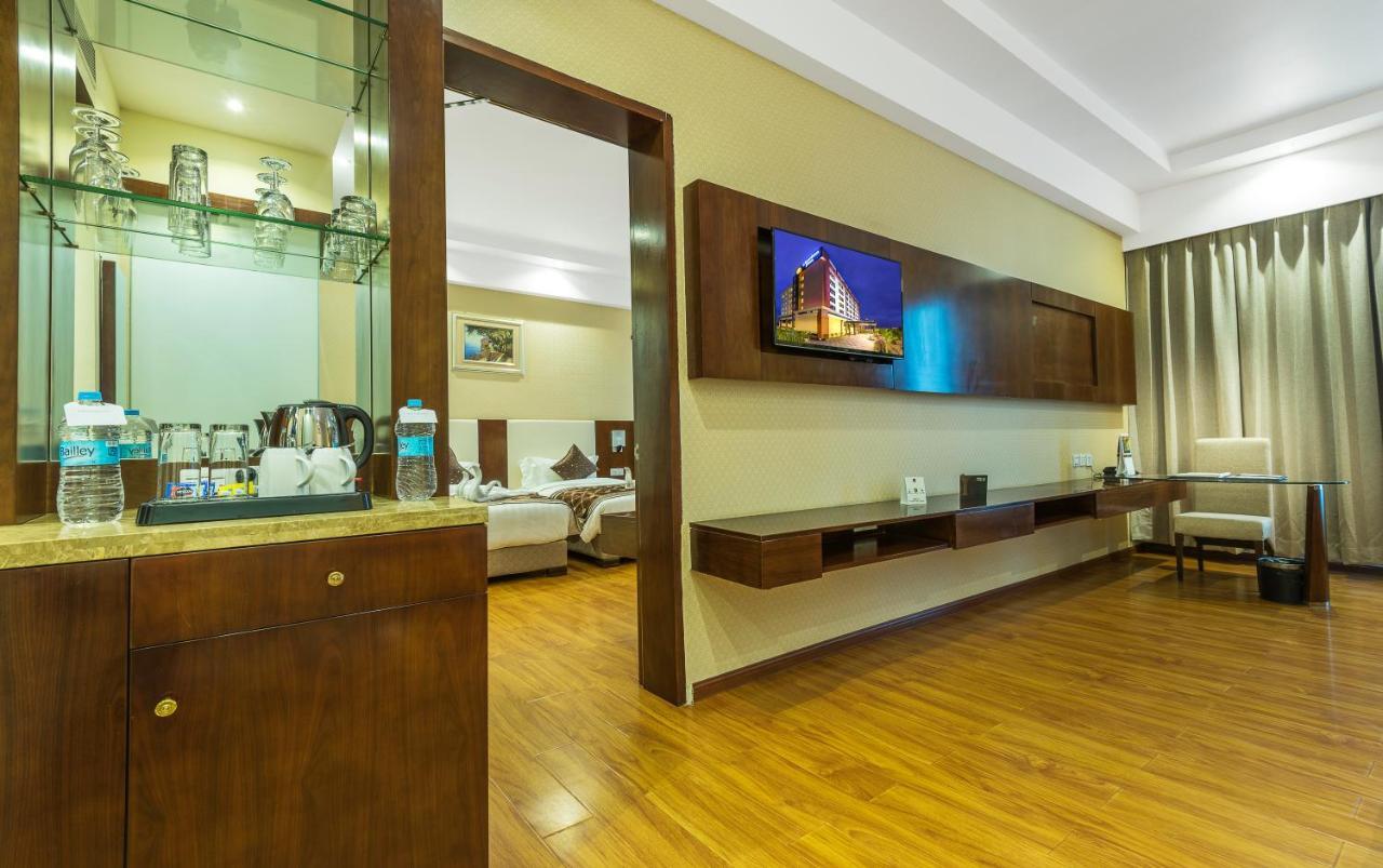 Clarion Inn Jaipur Kukas Exterior foto