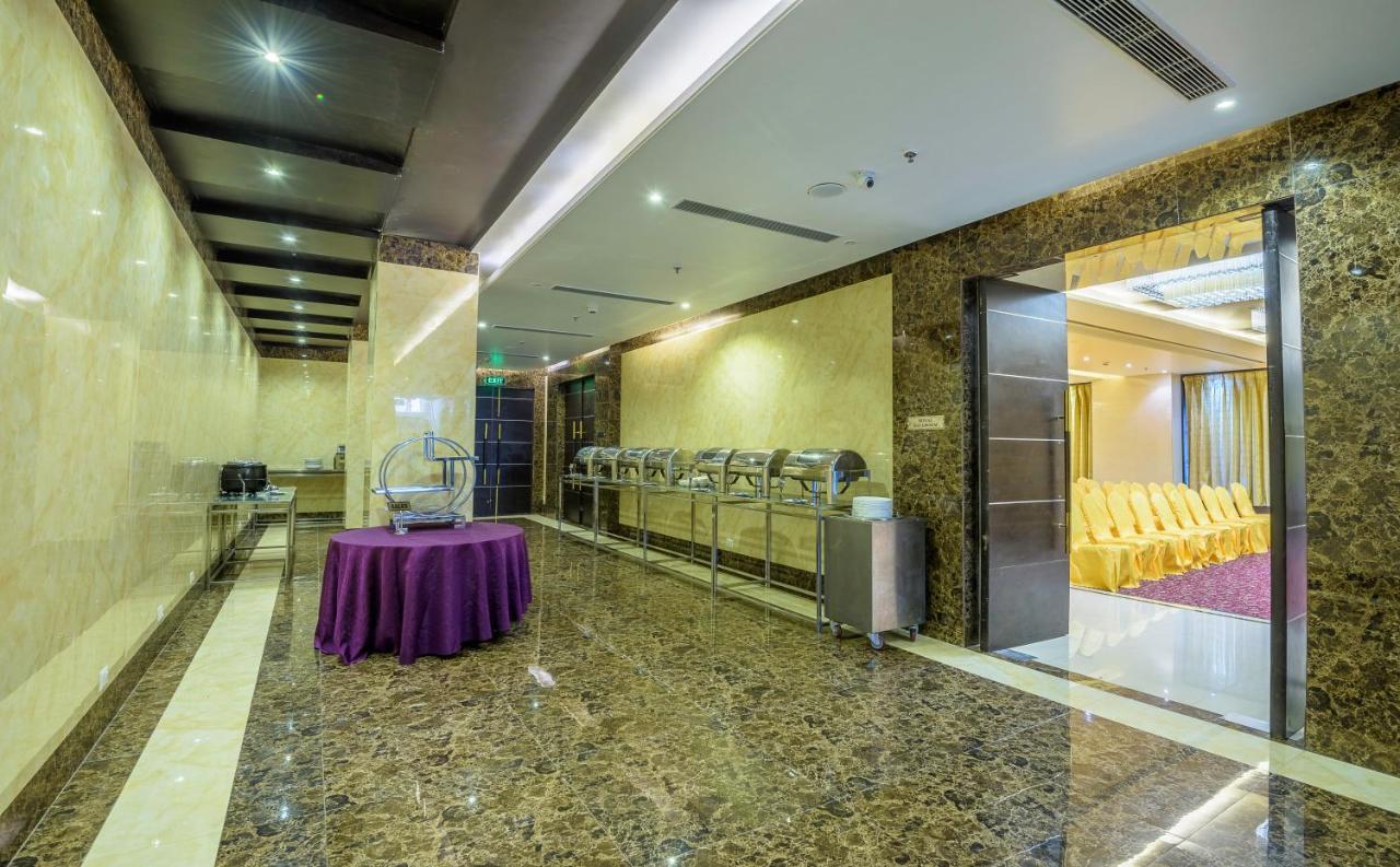 Clarion Inn Jaipur Kukas Exterior foto