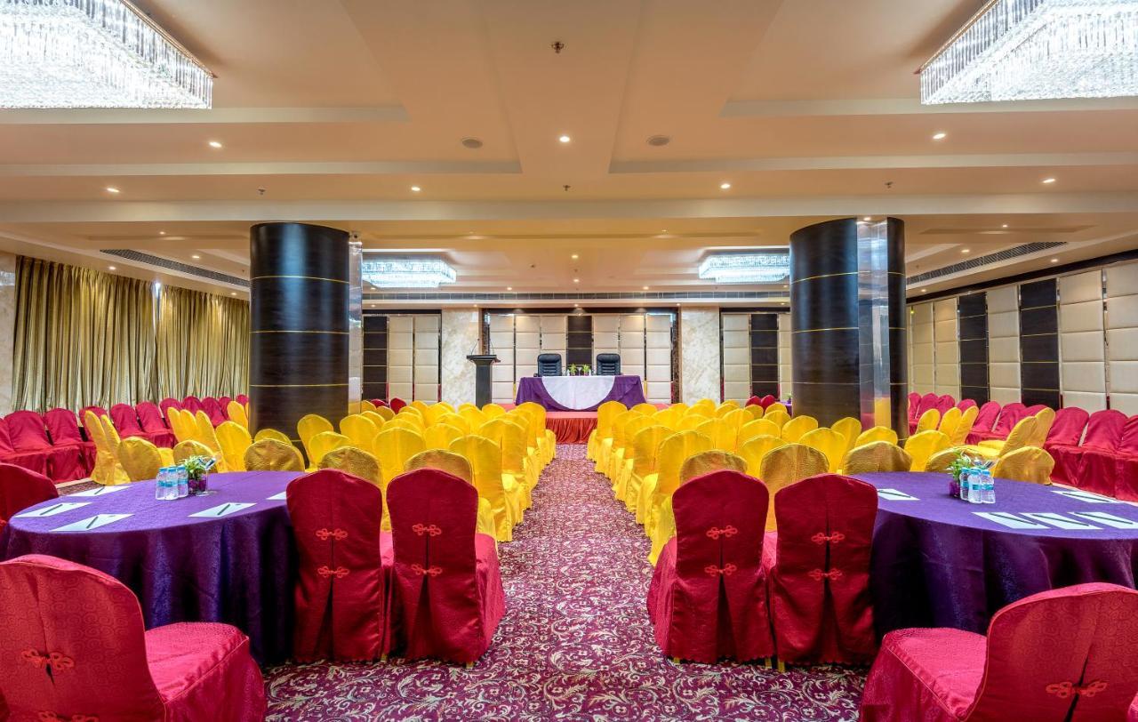 Clarion Inn Jaipur Kukas Exterior foto