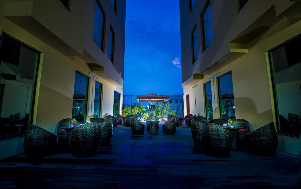 Clarion Inn Jaipur Kukas Exterior foto