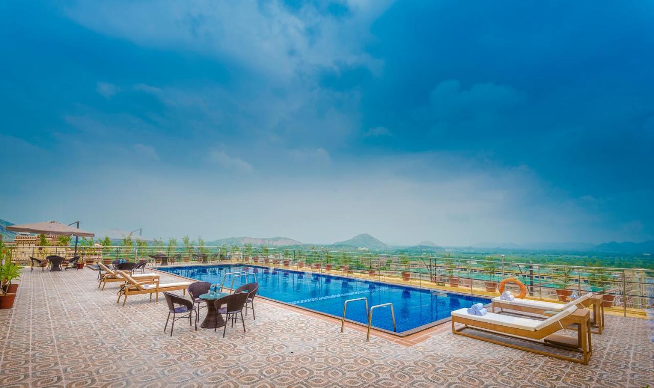 Clarion Inn Jaipur Kukas Exterior foto