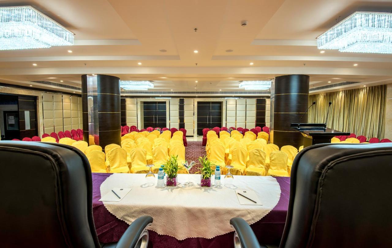 Clarion Inn Jaipur Kukas Exterior foto