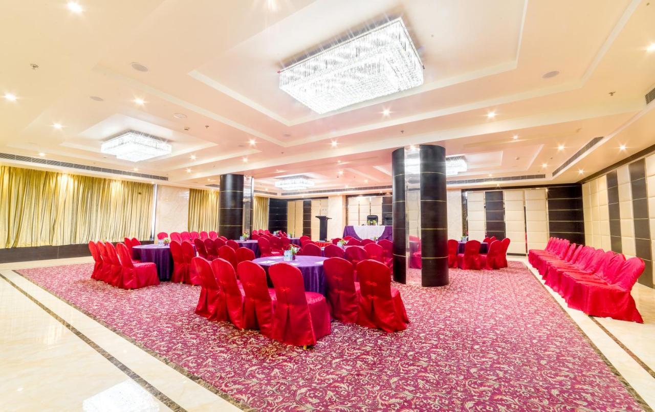 Clarion Inn Jaipur Kukas Exterior foto