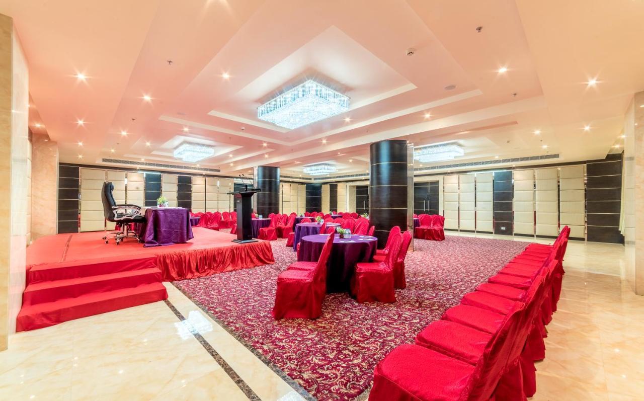 Clarion Inn Jaipur Kukas Exterior foto